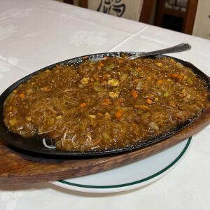 Fideo chino con salsa de carne picada